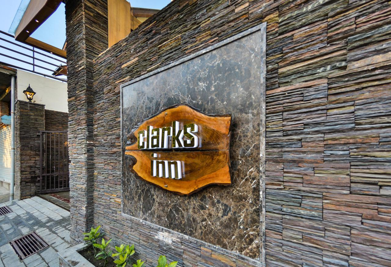 Clarks Inn Srinagar Exterior photo